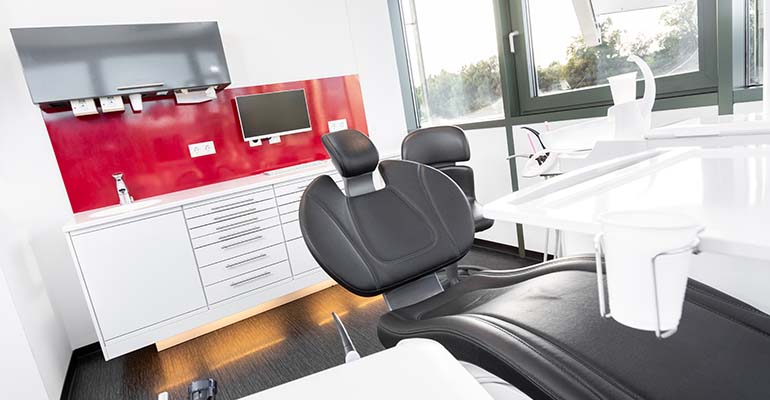 Leistungen Ihre Zahnarztes und Oralchirurgen in Simmern: Zahnimplantate u.v.m.